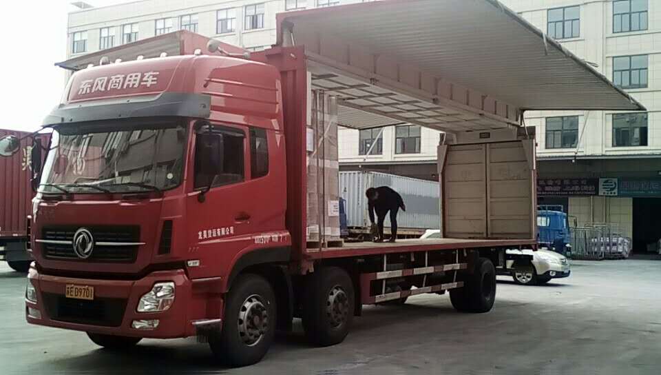 飞翼箱车